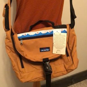 NWT Kavu bicoastal tobacco bag